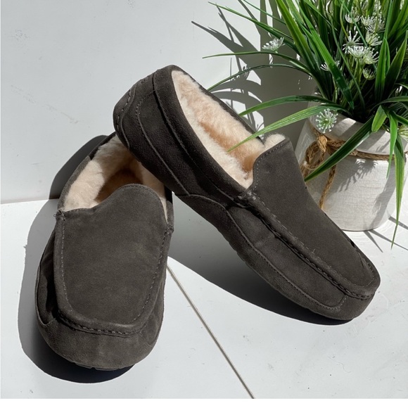 UGG??Ascot loafers Men’s Sz 9 new main image 10